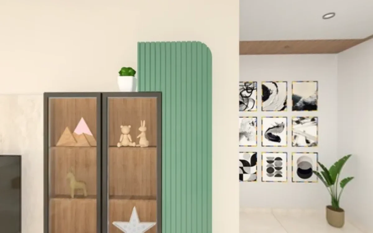 Die Panoramaansicht zeigt cremefarbene Sitzmöbel, eine grüne TV-Wand, Essbereich und Küche.